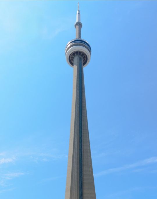 CN Tower. La Tour CN.